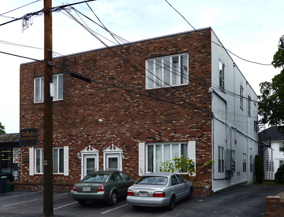 Wellington Apartments in Providence, RI - Building Photo