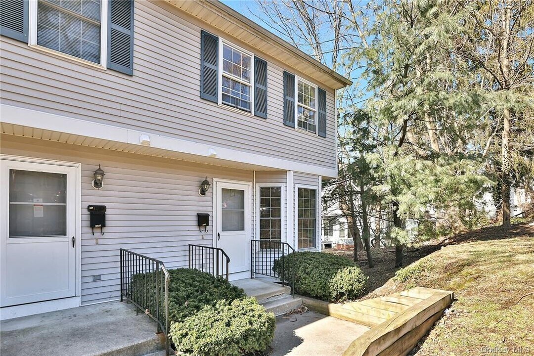 41 S Moger Ave in Mt Kisco, NY - Building Photo