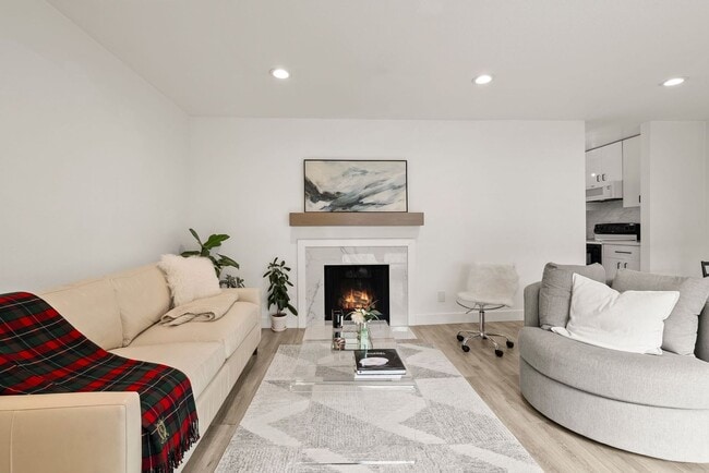 1919 Alameda de las Pulgas in San Mateo, CA - Building Photo - Building Photo