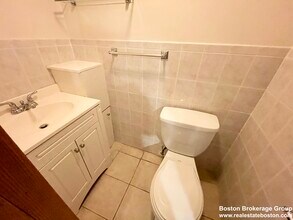 241 W 3rd St, Unit 2 in Boston, MA - Building Photo - Building Photo