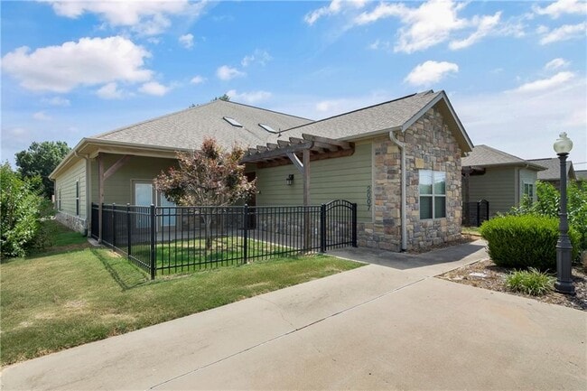 property at 2007 S Dixieland Rd