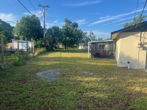 1185 Bonnymeade Dr in Titusville, FL - Foto de edificio - Building Photo