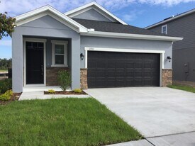 1020 Island Pond Dr in Plant City, FL - Building Photo