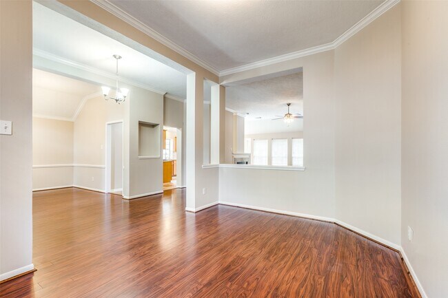 9635 Therrell Dr in Houston, TX - Foto de edificio - Building Photo