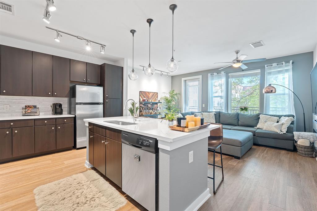 1900 Barton Springs Rd in Austin, TX - Building Photo