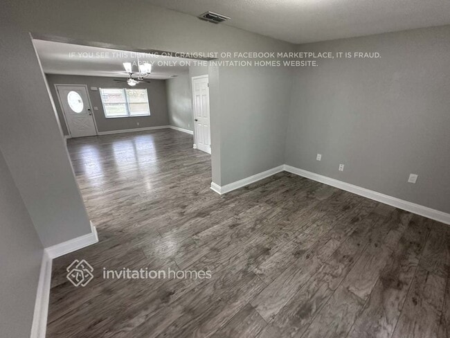 909 Skyview Dr in Brandon, FL - Building Photo - Building Photo