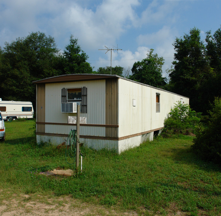 4627 Woodbine Rd in Pace, FL - Foto de edificio