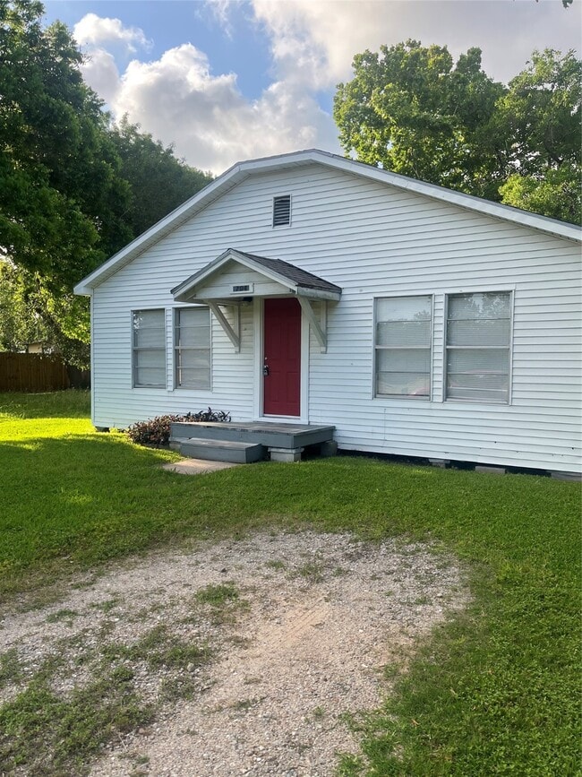 704 15th Ave N in Texas City, TX - Building Photo - Building Photo