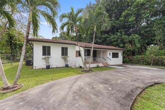 180 NE 150th St in Miami, FL - Foto de edificio - Building Photo