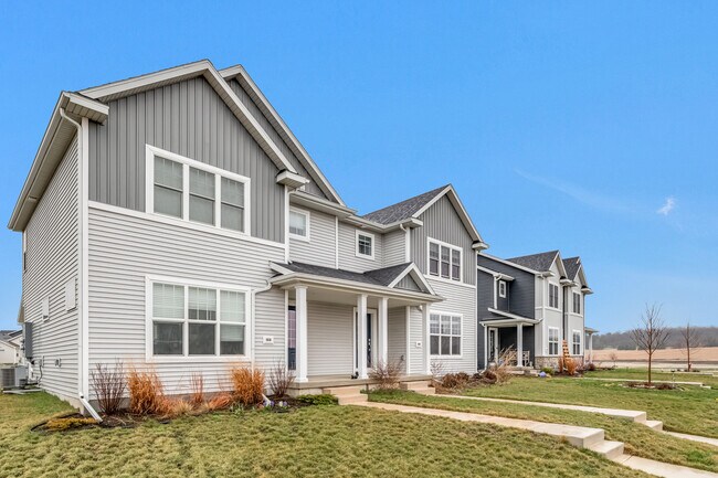 1638 Happy Trails Rd in Verona, WI - Foto de edificio - Building Photo