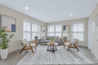 375 Cummins Hwy, Unit 501 in Boston, MA - Foto de edificio - Building Photo