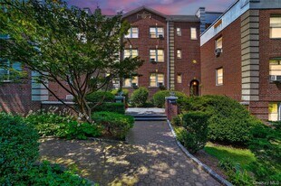 824 Palmer Rd in Bronxville, NY - Building Photo