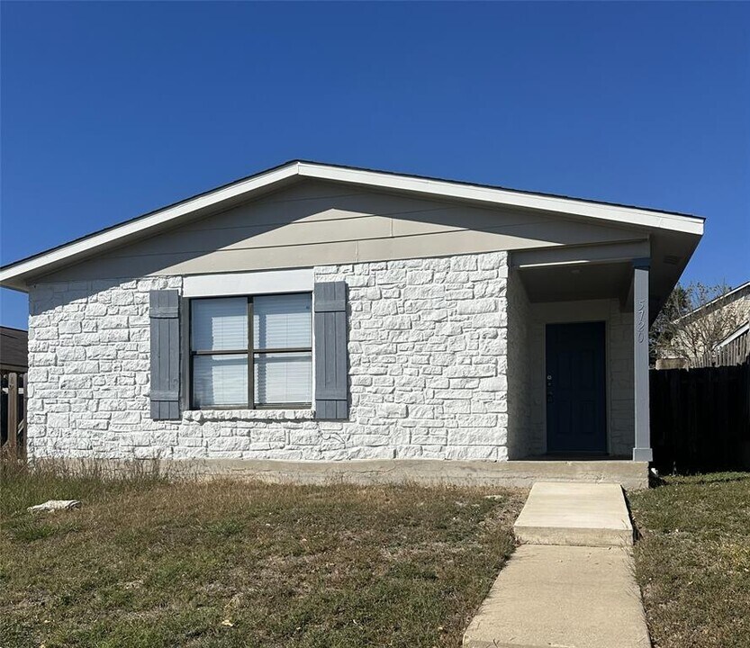 5720 Pinon Vista Dr in Austin, TX - Building Photo