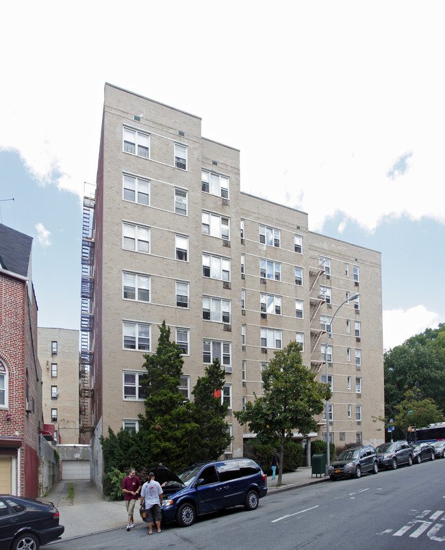 277 Van Cortlandt Ave E in Bronx, NY - Building Photo - Building Photo