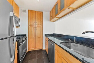 295 Greenwich St in New York, NY - Building Photo - Building Photo