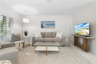 290 4th St S in Naples, FL - Building Photo - Building Photo