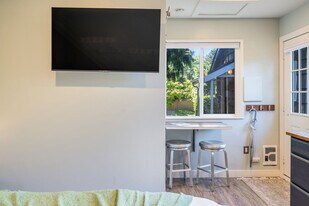 8725 29th Ave NW in Seattle, WA - Building Photo