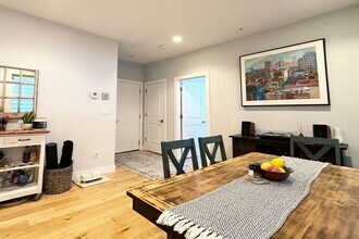 335 Maverick St, Unit #1 in Boston, MA - Building Photo - Building Photo