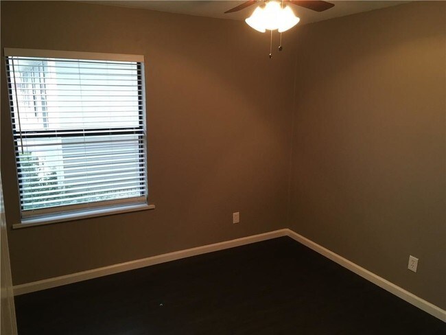 141 W Canton St-Unit -H in Palmer, TX - Building Photo - Building Photo