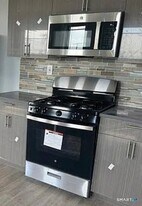 784 Hallett St, Unit 2 in Bridgeport, CT - Building Photo