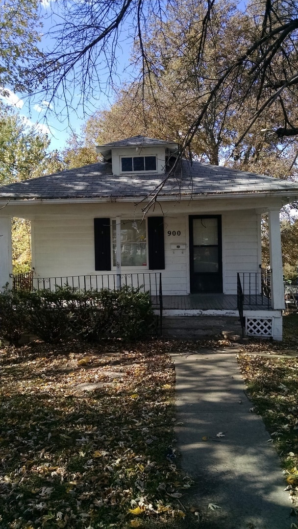 property at 900 S Cedar Ave