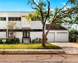 4522 W North B St in Tampa, FL - Building Photo