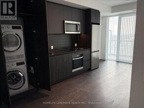 5858 Yonge St in Toronto, ON - Building Photo - Building Photo