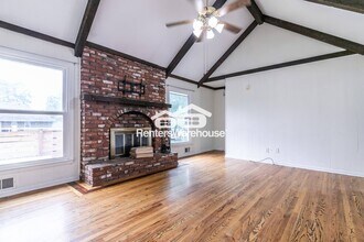 2707 NE 67th Pl in Kansas City, MO - Building Photo - Building Photo