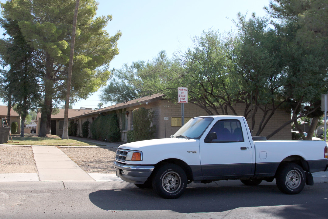 12635-12637 N 113th Ave in Youngtown, AZ - Building Photo