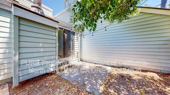 108 Courtyards E in Windsor, CA - Foto de edificio - Building Photo