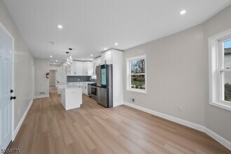 525 E Price St-Unit -1 in Linden, NJ - Building Photo - Building Photo