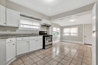 913 Denmark St in Louisville, KY - Building Photo - Building Photo