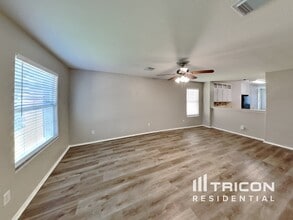 614 Harpswell Ln in Houston, TX - Foto de edificio - Building Photo