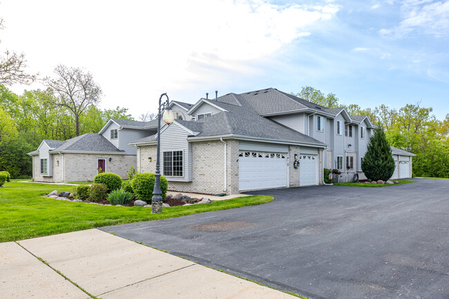 Kendal Creek in Oak Creek, WI - Foto de edificio - Building Photo