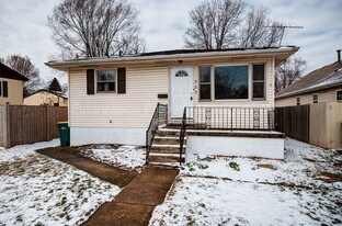 323 S Hebbard St in Joliet, IL - Building Photo