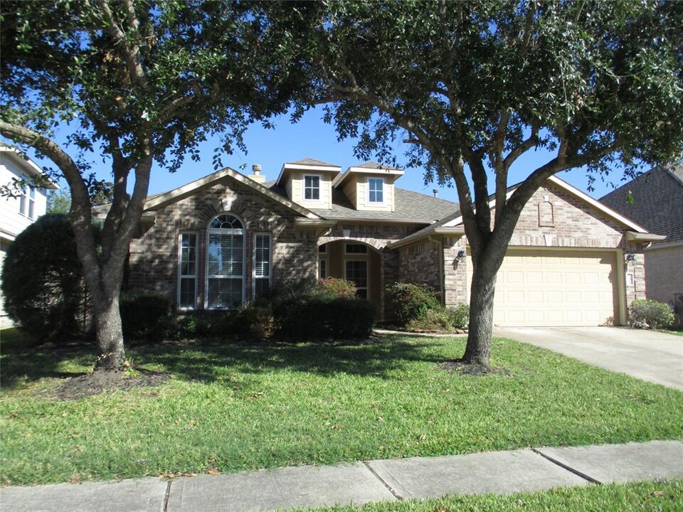 13203 Barons Cove Ln in Pearland, TX - Foto de edificio