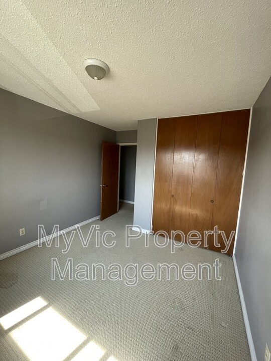 5016-5051 51 Ave in Leduc, AB - Building Photo