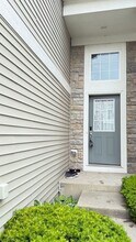 347 Devoe Dr in Oswego, IL - Building Photo - Building Photo