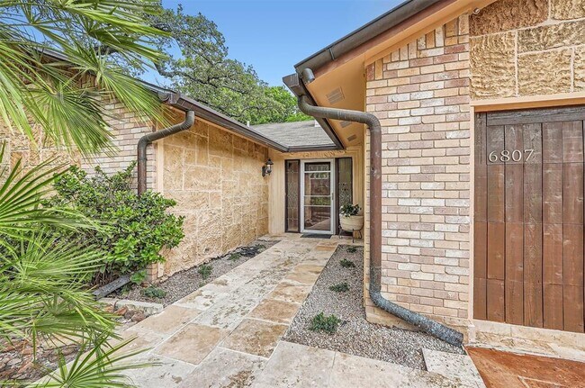 6807 Greycloud Dr in Austin, TX - Foto de edificio - Building Photo