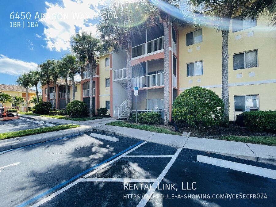 6450 Aragon Way in Ft. Myers, FL - Building Photo