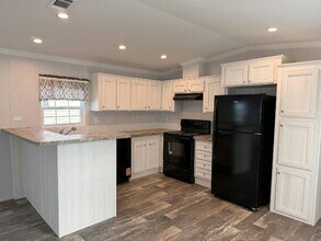 7251 Greenbrier Village Rd in Lakeland, FL - Building Photo - Building Photo