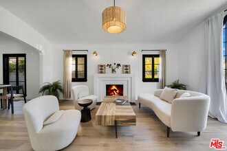 8822 Rosewood Ave in West Hollywood, CA - Building Photo - Building Photo