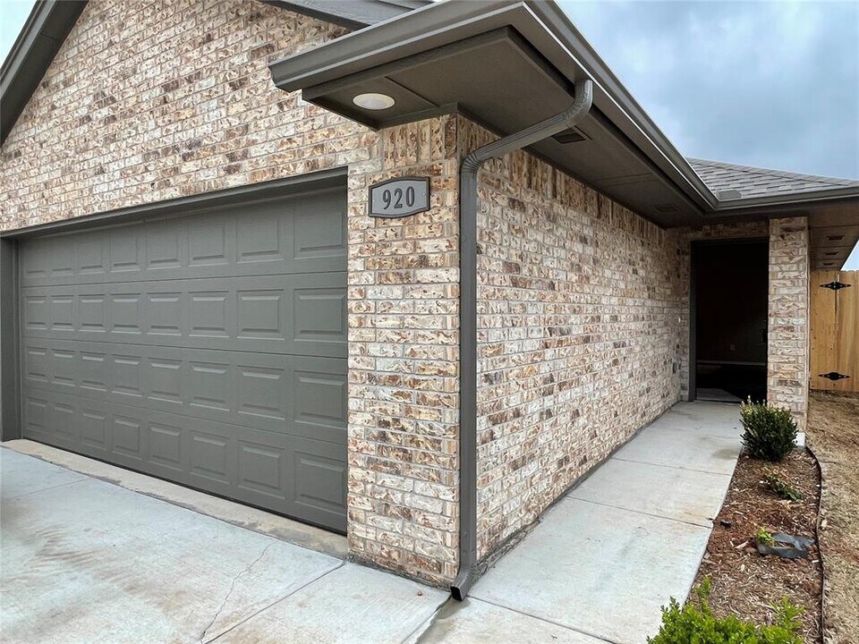 920 Coles Creek in Yukon, OK - Building Photo