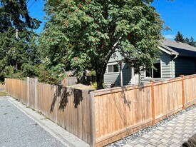 2805 NE 133rd St in Seattle, WA - Building Photo