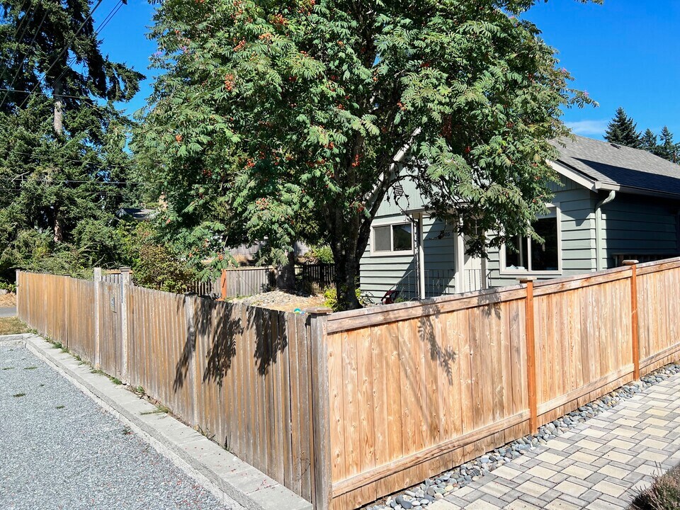 2805 NE 133rd St in Seattle, WA - Building Photo