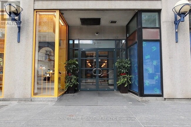 102 Bloor St W in Toronto, ON - Building Photo - Building Photo