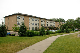 Garden Terrace Apartments in Little Canada, MN - Foto de edificio - Building Photo