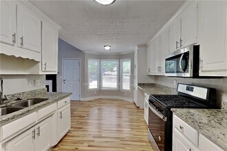 566 Wine Cluster Ct in Grayson, GA - Building Photo - Building Photo