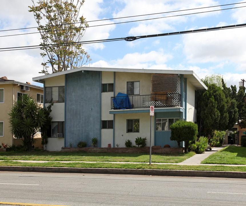 5706 Kester Ave in Van Nuys, CA - Building Photo