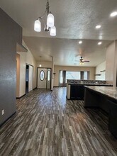 1925 Charade Way in Redding, CA - Building Photo - Building Photo